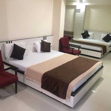 Hotel Mansarovar Ahmadabad Zewnętrze zdjęcie