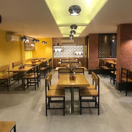 Hotel Mansarovar Ahmadabad Zewnętrze zdjęcie