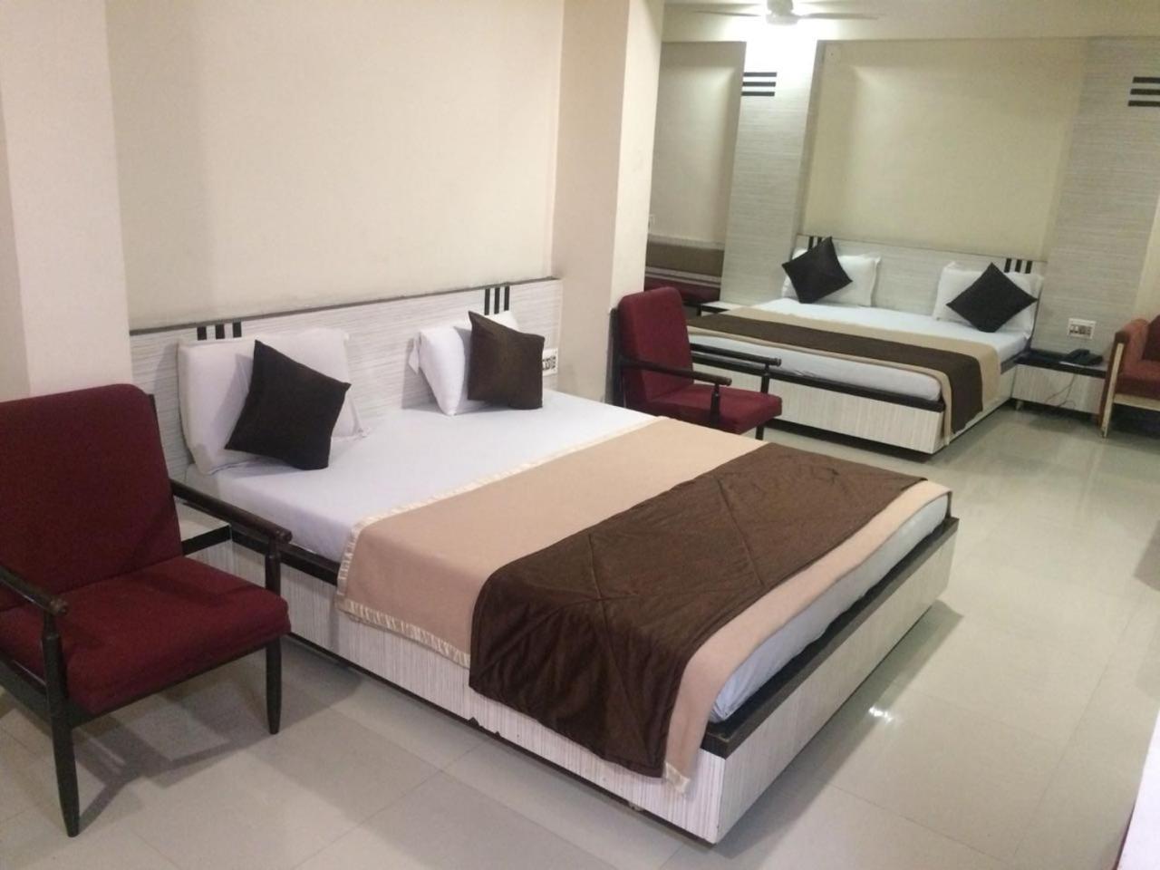 Hotel Mansarovar Ahmadabad Zewnętrze zdjęcie