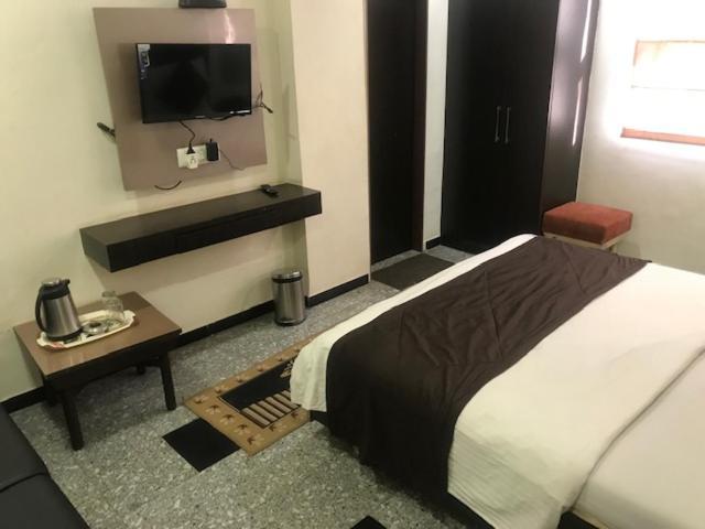 Hotel Mansarovar Ahmadabad Zewnętrze zdjęcie