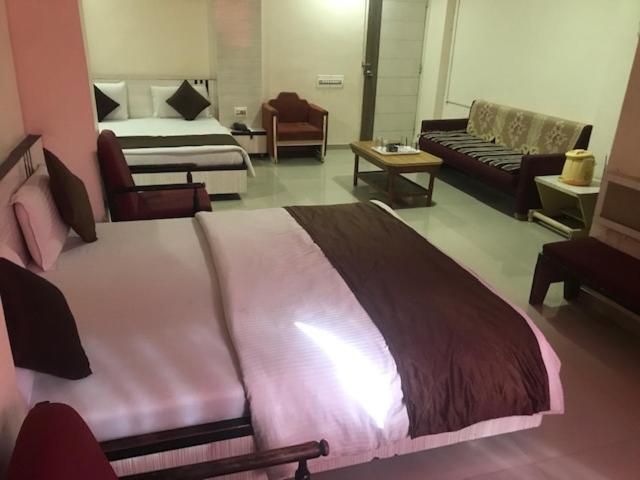 Hotel Mansarovar Ahmadabad Zewnętrze zdjęcie