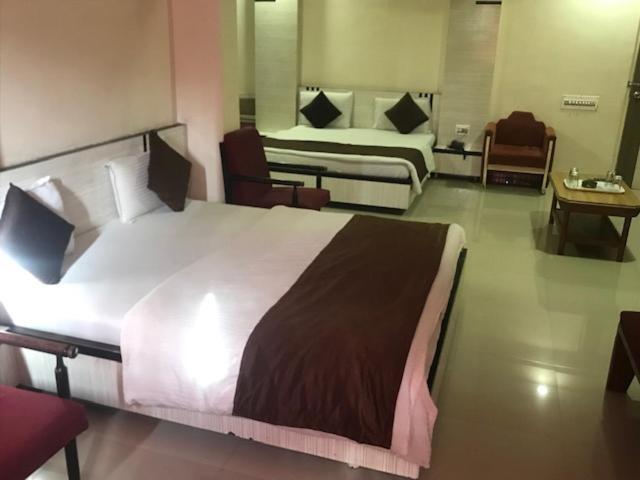 Hotel Mansarovar Ahmadabad Zewnętrze zdjęcie