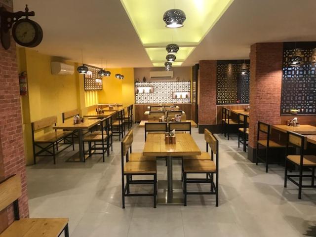 Hotel Mansarovar Ahmadabad Zewnętrze zdjęcie