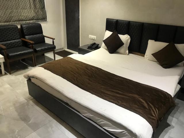 Hotel Mansarovar Ahmadabad Zewnętrze zdjęcie