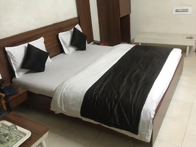 Hotel Mansarovar Ahmadabad Zewnętrze zdjęcie